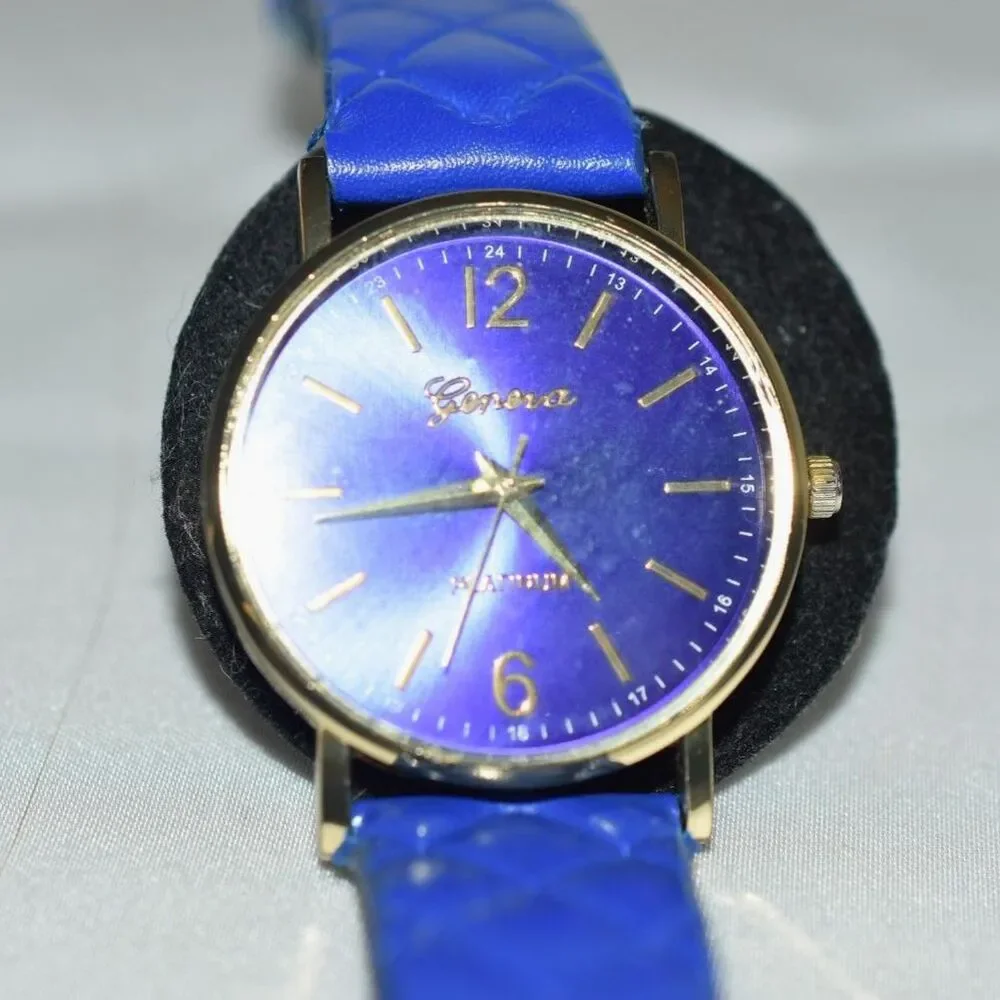 Casual Geneva Platinum Blue Face/ Quilted Faux Leather Band New Battery 8